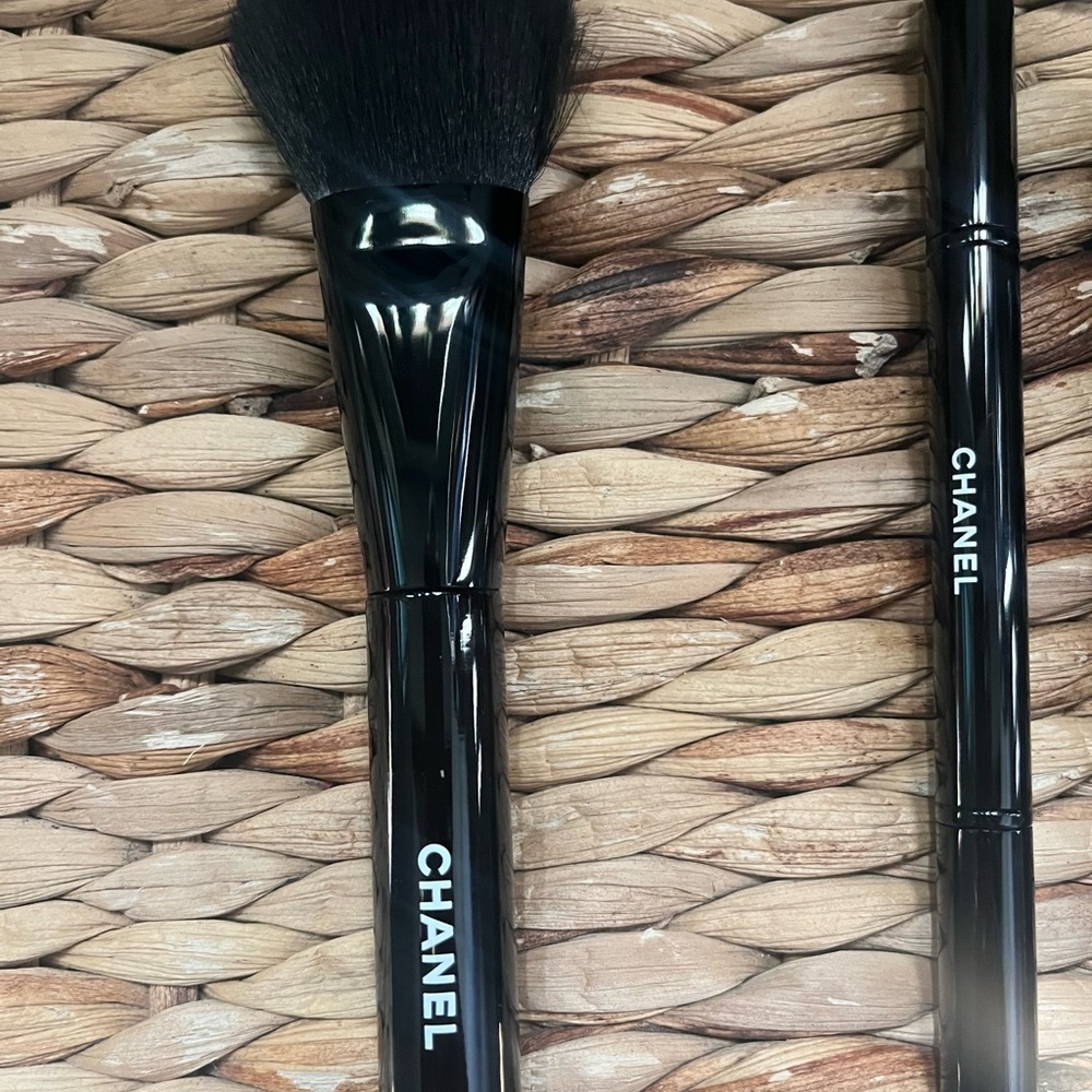 Chanel Essential Brush Collection - Picture 5 of 7